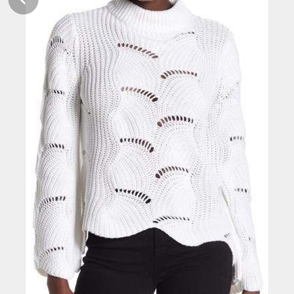 525 America High Neck Scalloped Knit Sweater Size Small in White